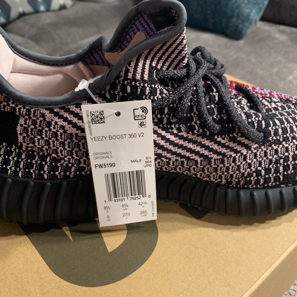 Yeezy 350 Yecheil Size 9